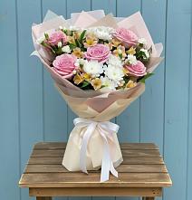 Букет цветов из:  Гвоздики, Орхидеи и Розы в Пограничный