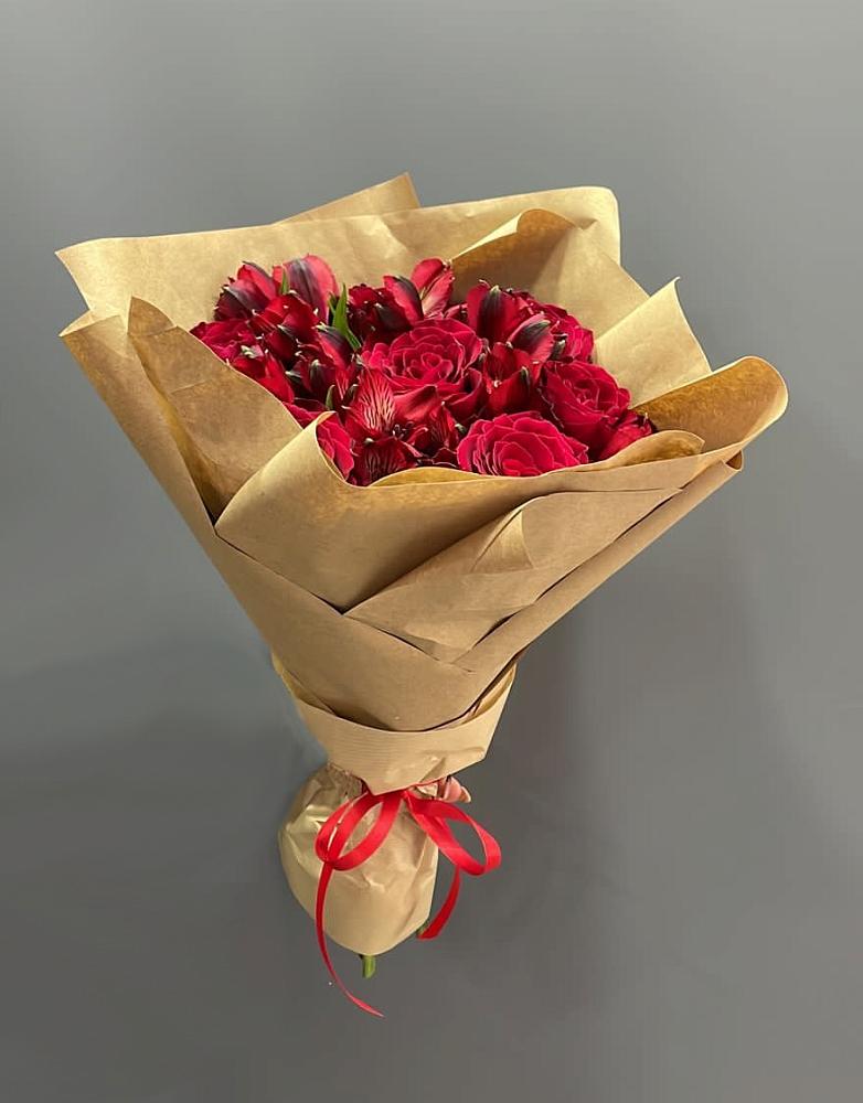 Букет цветов из: Альстромерии и Розы в Пограничный