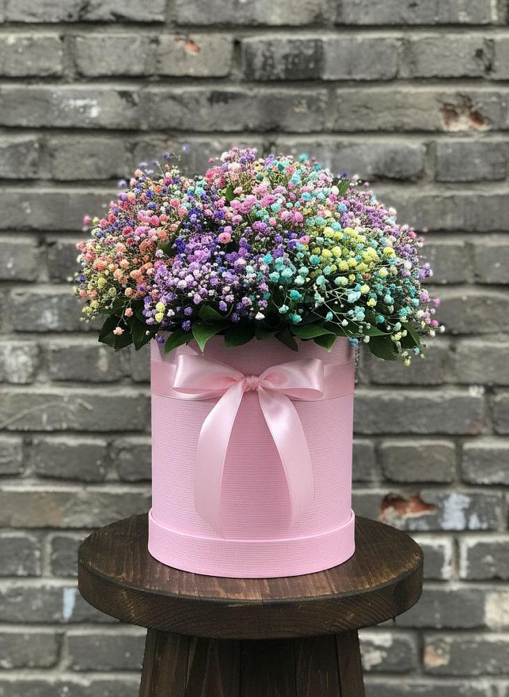 Цветочная композиция из Гипсофила и Розы в шляпной коробке в Пограничный