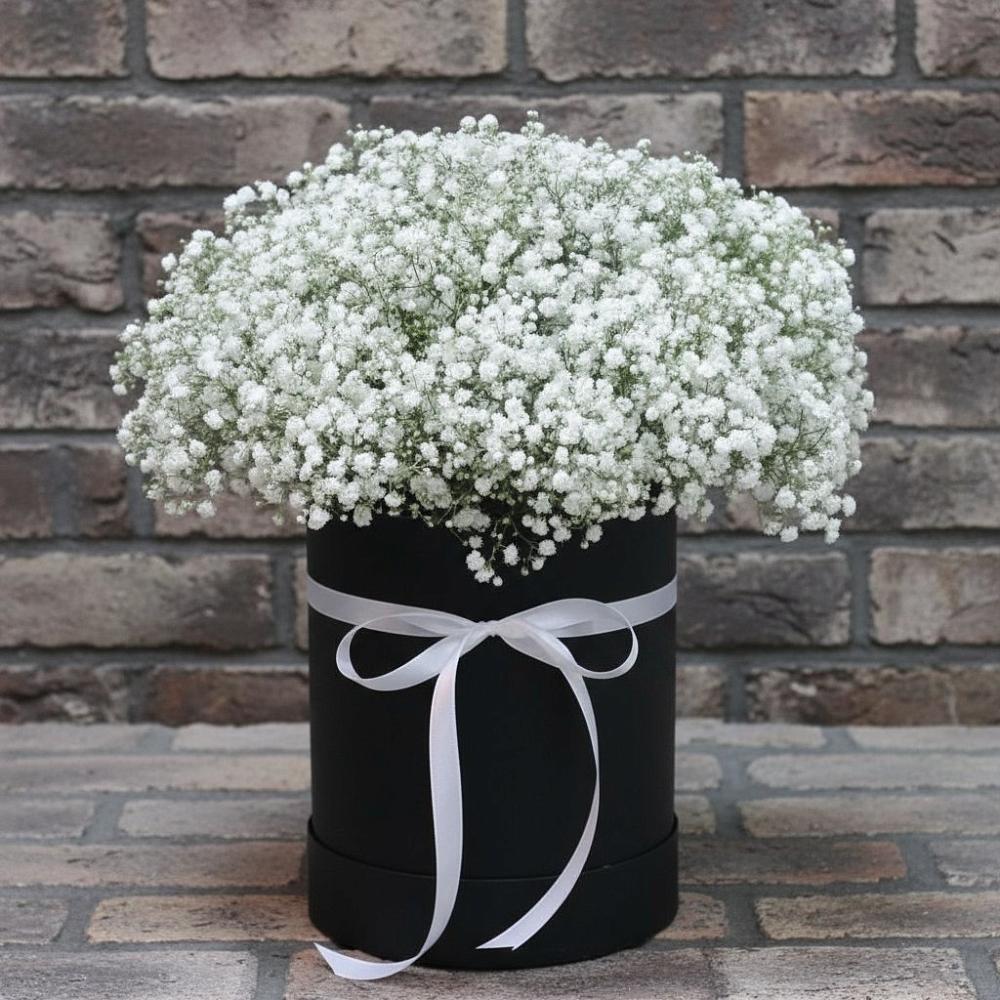 Цветочная композиция из Гипсофила в шляпной коробке в Пограничный