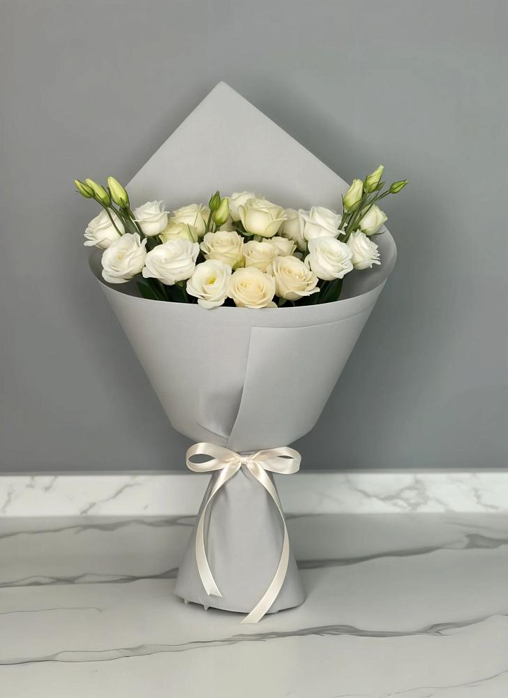 Букет цветов из: Розы и Лизиантусы в Пограничный