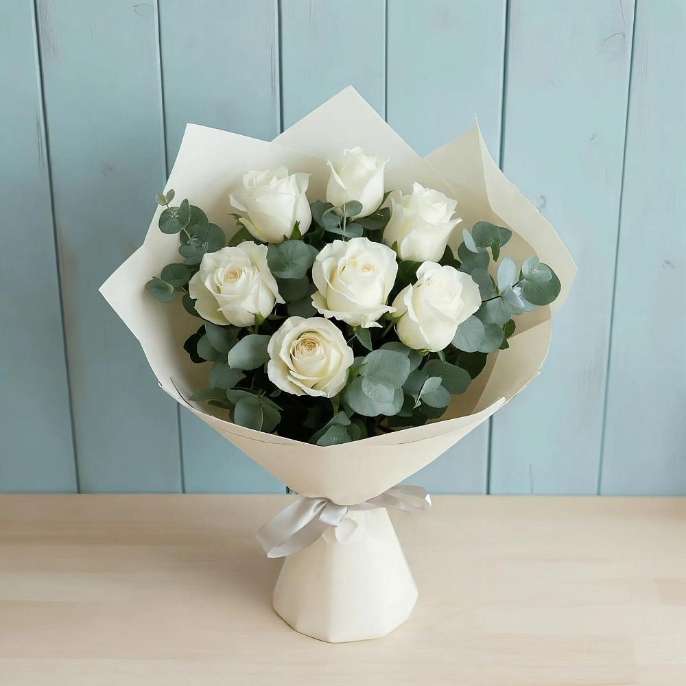 Букет Белые розы в Эвкалипте в Пограничный