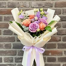 Букет цветов из:  Лизиантусы и Розы в Пограничный