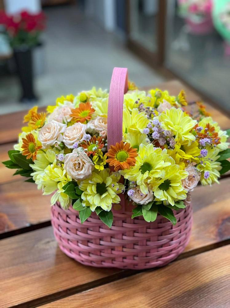 Цветочная композиция из Хризантемы и Розы в корзине в Пограничный