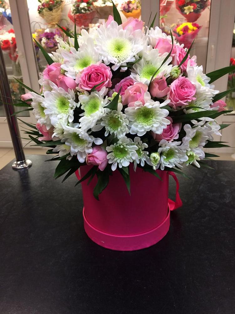 Цветочная композиция из Розы и Хризантемы в шляпной коробке в Пограничный