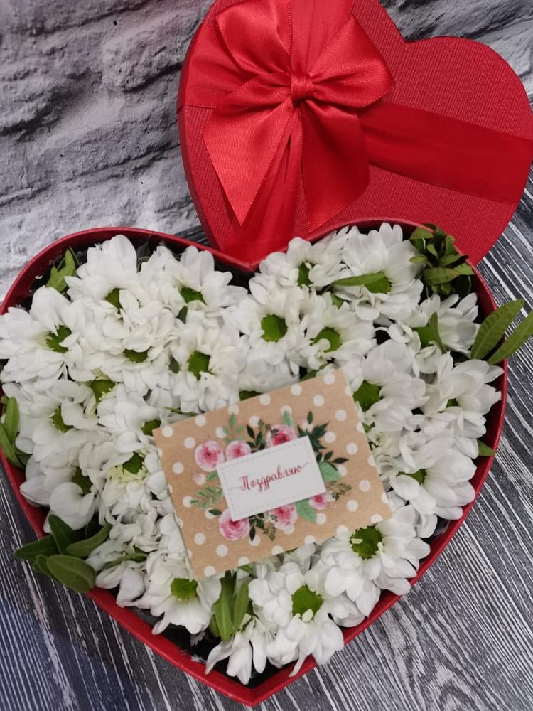 Цветочная композиция из Хризантемы в виде сердца в Пограничный