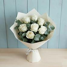 Букет Белые розы в Эвкалипте в Пограничный