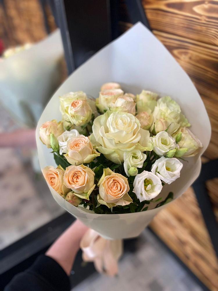 Букет цветов из: Розы и Лизиантусы в Пограничный